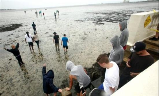 Απίστευτες εικόνες: Ο κυκλώνας Ίρμα «στέγνωσε» από νερό το Tampa Bay, «λίμνη» το Νέιπλς της Φλόριντα! Βίντεο